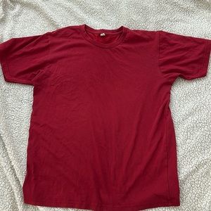Uniqlo red men’s t shirt